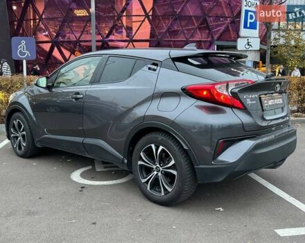 Серый Тойота C-HR, объемом двигателя 2 л и пробегом 57 тыс. км за 20990 $, фото 4 на Automoto.ua