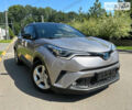 Серый Тойота C-HR, объемом двигателя 1.8 л и пробегом 49 тыс. км за 30000 $, фото 1 на Automoto.ua