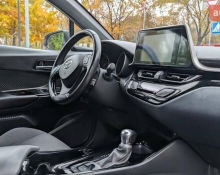 Тойота C-HR 2019 в Киеве на Automoto.ua Серый Тойота C-HR, объемом двигателя 1.8 л и пробегом 133 тыс. км за 21500 $, фото 2 на Automoto.ua