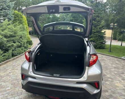 Серый Тойота C-HR, объемом двигателя 1.8 л и пробегом 77 тыс. км за 17900 $, фото 16 на Automoto.ua
