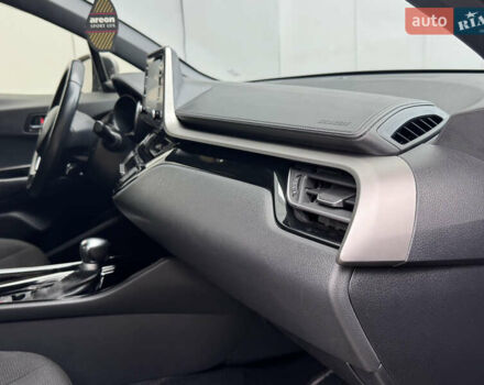 Серый Тойота C-HR, объемом двигателя 1.99 л и пробегом 136 тыс. км за 19300 $, фото 61 на Automoto.ua