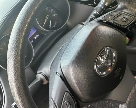 Серый Тойота C-HR, объемом двигателя 2 л и пробегом 58 тыс. км за 18000 $, фото 15 на Automoto.ua