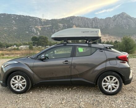 Серый Тойота C-HR, объемом двигателя 2 л и пробегом 58 тыс. км за 18000 $, фото 1 на Automoto.ua