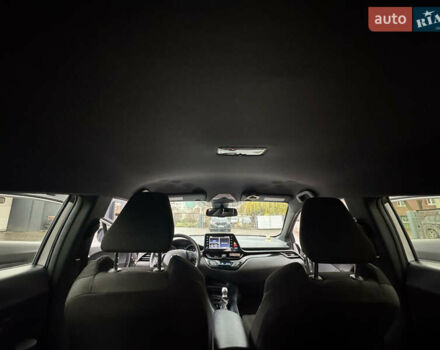 Серый Тойота C-HR, объемом двигателя 1.99 л и пробегом 80 тыс. км за 20500 $, фото 16 на Automoto.ua