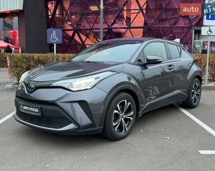 Серый Тойота C-HR, объемом двигателя 2 л и пробегом 57 тыс. км за 20990 $, фото 3 на Automoto.ua