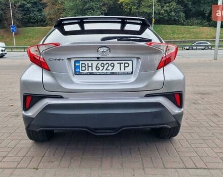 Серый Тойота C-HR, объемом двигателя 1.99 л и пробегом 72 тыс. км за 18500 $, фото 2 на Automoto.ua