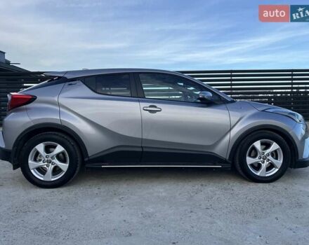 Тойота C-HR 2019 у Чернівцях на Automoto.ua Сірий Тойота C-HR, об'ємом двигуна 1.8 л та пробігом 99 тис. км за 27000 $, фото 3 на Automoto.ua