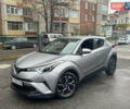 Серый Тойота C-HR, объемом двигателя 1.99 л и пробегом 80 тыс. км за 20500 $, фото 1 на Automoto.ua
