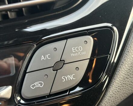 Серый Тойота C-HR, объемом двигателя 2 л и пробегом 58 тыс. км за 18000 $, фото 16 на Automoto.ua