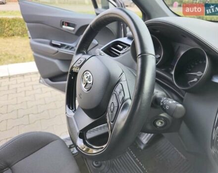 Серый Тойота C-HR, объемом двигателя 1.2 л и пробегом 60 тыс. км за 21900 $, фото 20 на Automoto.ua