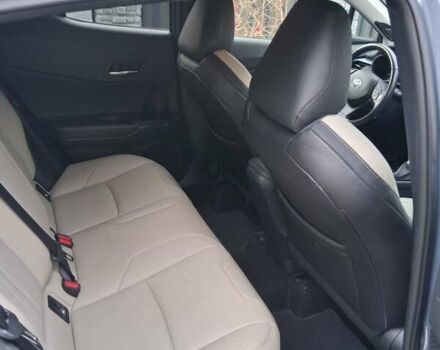 Серый Тойота C-HR, объемом двигателя 1.99 л и пробегом 32 тыс. км за 28200 $, фото 7 на Automoto.ua