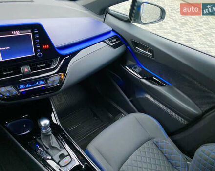 Серый Тойота C-HR, объемом двигателя 2 л и пробегом 76 тыс. км за 27000 $, фото 16 на Automoto.ua