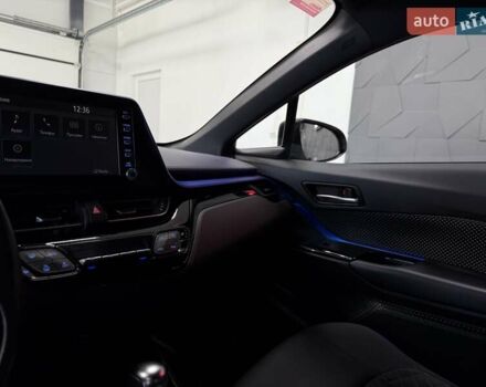 Сірий Тойота C-HR, об'ємом двигуна 1.99 л та пробігом 58 тис. км за 27500 $, фото 37 на Automoto.ua