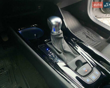 Серый Тойота C-HR, объемом двигателя 2 л и пробегом 76 тыс. км за 27000 $, фото 25 на Automoto.ua