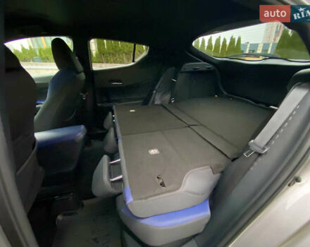 Серый Тойота C-HR, объемом двигателя 2 л и пробегом 76 тыс. км за 27000 $, фото 42 на Automoto.ua