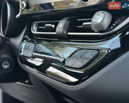 Серый Тойота C-HR, объемом двигателя 1.99 л и пробегом 60 тыс. км за 22500 $, фото 37 на Automoto.ua
