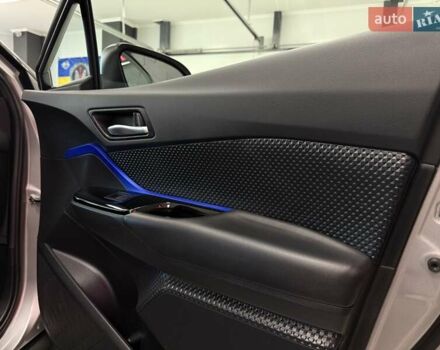 Сірий Тойота C-HR, об'ємом двигуна 1.99 л та пробігом 58 тис. км за 27500 $, фото 50 на Automoto.ua