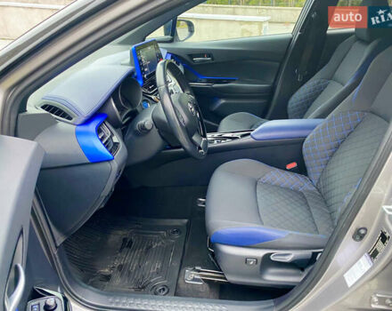 Серый Тойота C-HR, объемом двигателя 2 л и пробегом 76 тыс. км за 27000 $, фото 21 на Automoto.ua