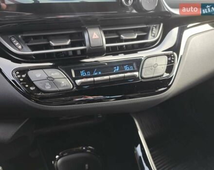 Серый Тойота C-HR, объемом двигателя 1.2 л и пробегом 60 тыс. км за 21900 $, фото 28 на Automoto.ua