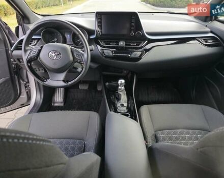 Серый Тойота C-HR, объемом двигателя 1.2 л и пробегом 60 тыс. км за 21900 $, фото 17 на Automoto.ua