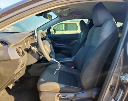 Серый Тойота C-HR, объемом двигателя 2 л и пробегом 25 тыс. км за 4100 $, фото 6 на Automoto.ua