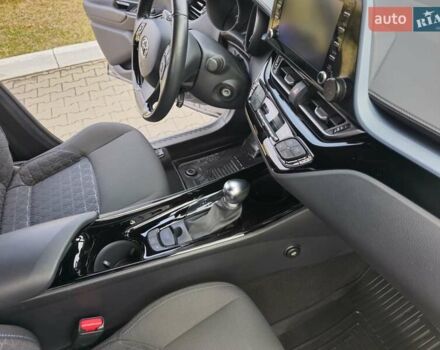 Серый Тойота C-HR, объемом двигателя 1.2 л и пробегом 60 тыс. км за 21900 $, фото 19 на Automoto.ua