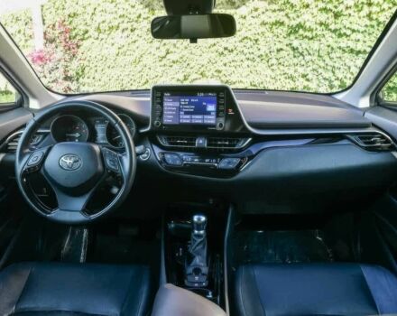 Серый Тойота C-HR, объемом двигателя 2 л и пробегом 33 тыс. км за 8400 $, фото 10 на Automoto.ua