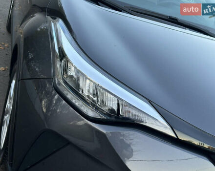 Серый Тойота C-HR, объемом двигателя 1.99 л и пробегом 60 тыс. км за 22500 $, фото 16 на Automoto.ua
