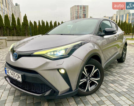 Серый Тойота C-HR, объемом двигателя 2 л и пробегом 76 тыс. км за 27000 $, фото 1 на Automoto.ua