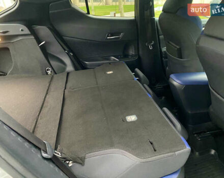 Серый Тойота C-HR, объемом двигателя 2 л и пробегом 76 тыс. км за 27000 $, фото 41 на Automoto.ua