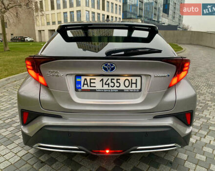 Серый Тойота C-HR, объемом двигателя 2 л и пробегом 76 тыс. км за 27000 $, фото 3 на Automoto.ua