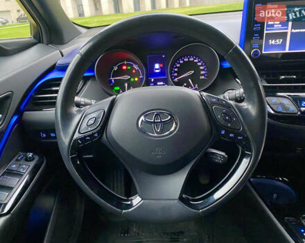 Серый Тойота C-HR, объемом двигателя 2 л и пробегом 76 тыс. км за 27000 $, фото 26 на Automoto.ua