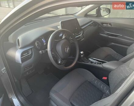 Серый Тойота C-HR, объемом двигателя 1.8 л и пробегом 71 тыс. км за 26500 $, фото 18 на Automoto.ua