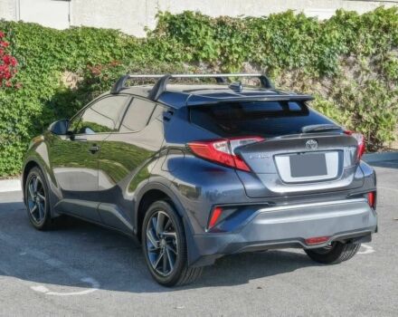 Серый Тойота C-HR, объемом двигателя 2 л и пробегом 33 тыс. км за 8400 $, фото 2 на Automoto.ua