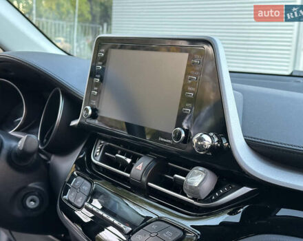 Серый Тойота C-HR, объемом двигателя 1.99 л и пробегом 60 тыс. км за 22500 $, фото 36 на Automoto.ua