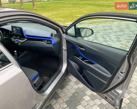 Серый Тойота C-HR, объемом двигателя 2 л и пробегом 76 тыс. км за 27000 $, фото 24 на Automoto.ua