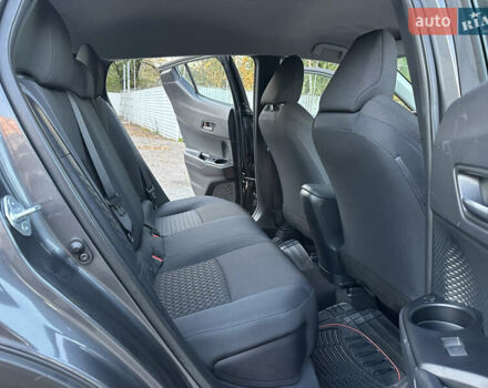 Серый Тойота C-HR, объемом двигателя 1.99 л и пробегом 60 тыс. км за 22500 $, фото 25 на Automoto.ua