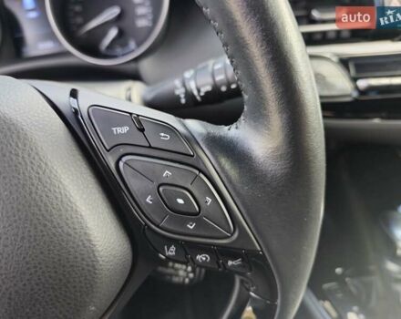 Серый Тойота C-HR, объемом двигателя 1.2 л и пробегом 60 тыс. км за 21900 $, фото 25 на Automoto.ua