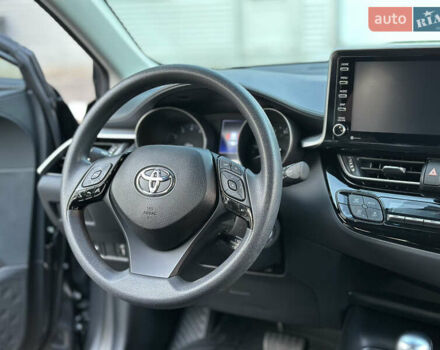 Серый Тойота C-HR, объемом двигателя 1.99 л и пробегом 60 тыс. км за 22500 $, фото 17 на Automoto.ua