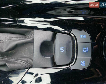 Серый Тойота C-HR, объемом двигателя 2 л и пробегом 76 тыс. км за 27000 $, фото 36 на Automoto.ua