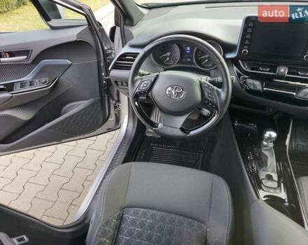 Серый Тойота C-HR, объемом двигателя 1.2 л и пробегом 60 тыс. км за 21900 $, фото 18 на Automoto.ua