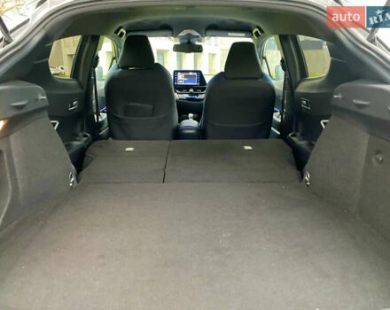 Серый Тойота C-HR, объемом двигателя 2 л и пробегом 76 тыс. км за 27000 $, фото 39 на Automoto.ua