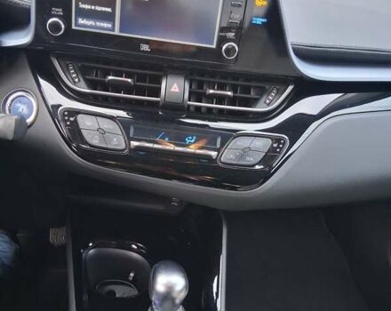 Серый Тойота C-HR, объемом двигателя 1.99 л и пробегом 32 тыс. км за 28200 $, фото 12 на Automoto.ua