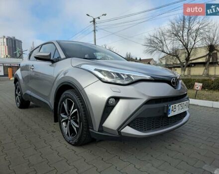Серый Тойота C-HR, объемом двигателя 1.2 л и пробегом 60 тыс. км за 21900 $, фото 2 на Automoto.ua