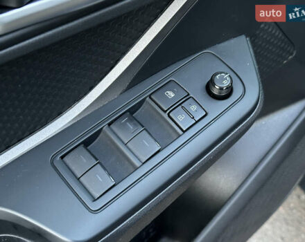 Серый Тойота C-HR, объемом двигателя 1.99 л и пробегом 60 тыс. км за 22500 $, фото 42 на Automoto.ua