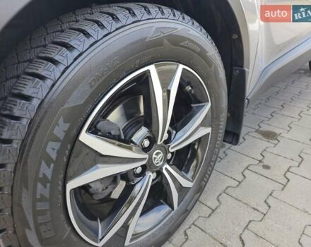 Серый Тойота C-HR, объемом двигателя 1.2 л и пробегом 60 тыс. км за 21900 $, фото 35 на Automoto.ua