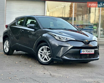 Серый Тойота C-HR, объемом двигателя 1.99 л и пробегом 60 тыс. км за 22500 $, фото 5 на Automoto.ua