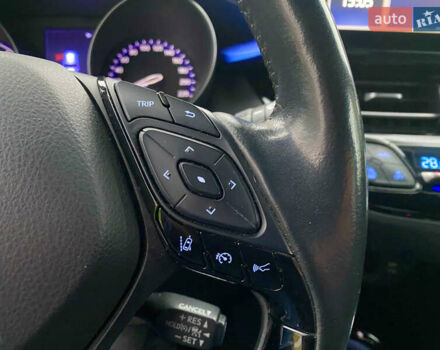 Серый Тойота C-HR, объемом двигателя 2 л и пробегом 76 тыс. км за 27000 $, фото 32 на Automoto.ua