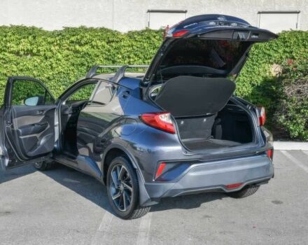 Серый Тойота C-HR, объемом двигателя 2 л и пробегом 33 тыс. км за 8400 $, фото 5 на Automoto.ua