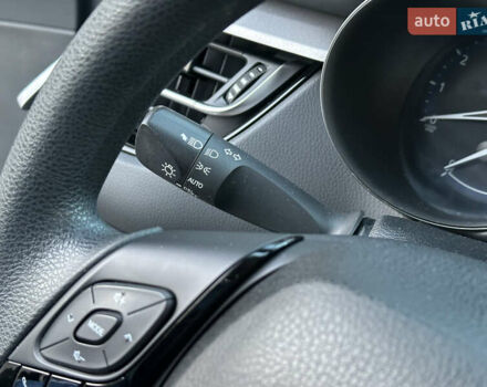 Серый Тойота C-HR, объемом двигателя 1.99 л и пробегом 60 тыс. км за 22500 $, фото 51 на Automoto.ua